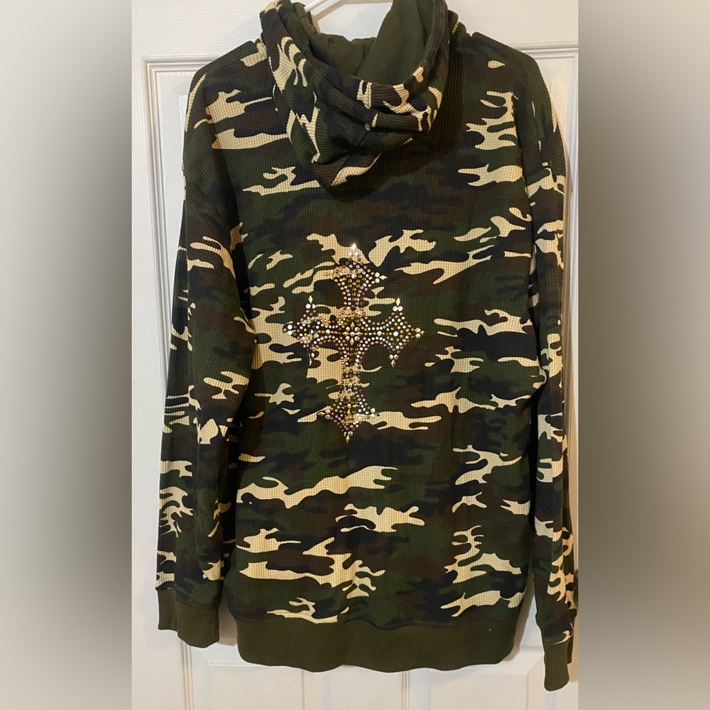 Bugle Boy Vintage Camo With Cross Bling Hooded Jacket 
Large